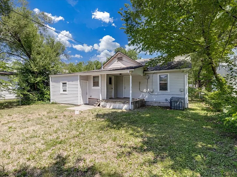 1821 S Grove St — Photo 16