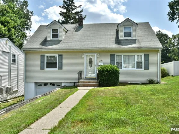 130 Manhattan Ave, Waldwick, NJ 07463