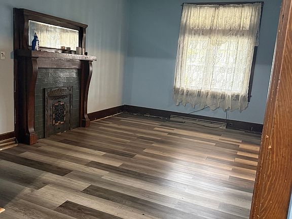 4th image of 882 McIntire Way