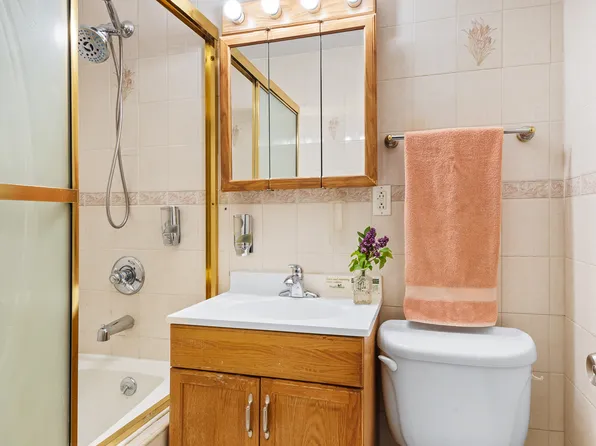 400 East 17th Street 608 image 10 of 11