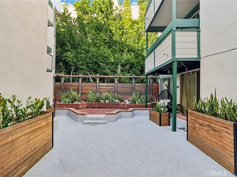 403 N Oakhurst Dr #204 — Photo 2