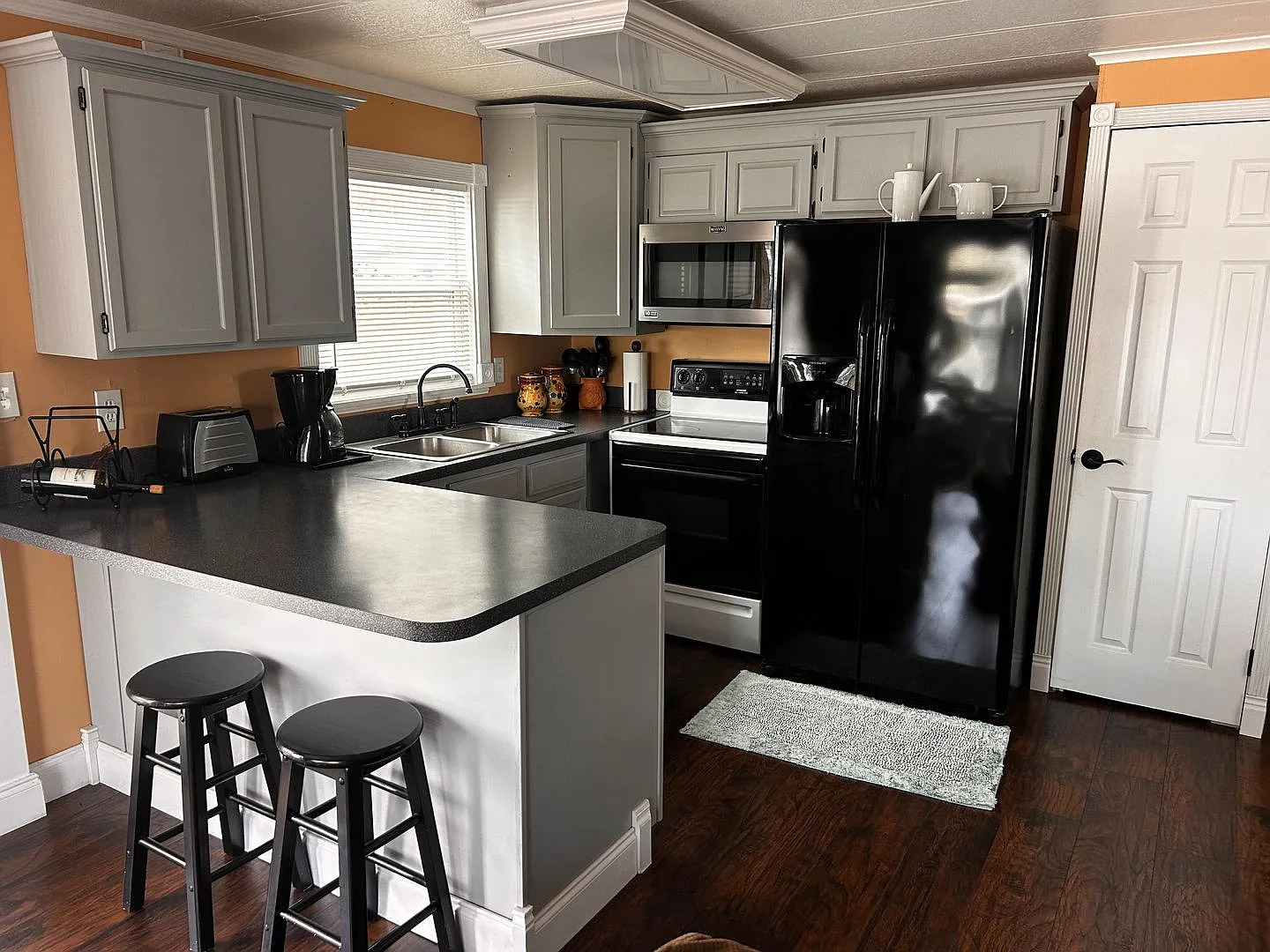 Charming 2-Bedroom Home in Largo 55+ community — Photo 3