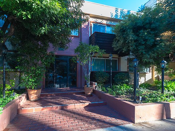 2nd image of 5414 Newcastle Ave APT 35