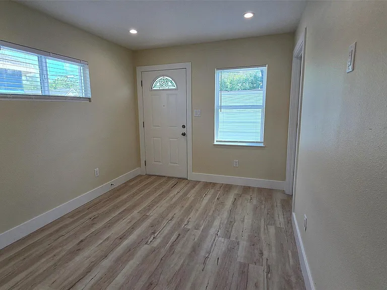 3733 Seabrook St — Photo 7