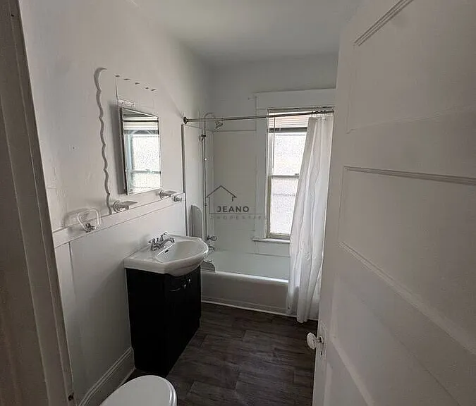 1441 W Wood St #2 — Photo 5