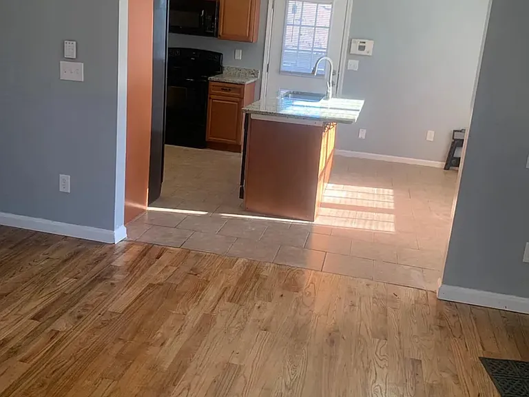 194 Lake Dr — Photo 2