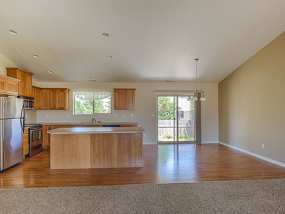3rd image of 2498 Redwood Ave