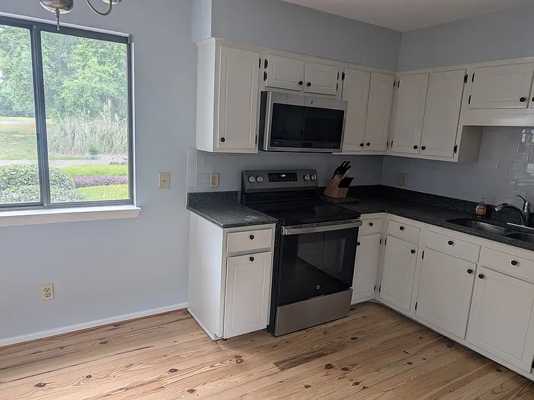 22 Royal Oak Dr — Photo 6