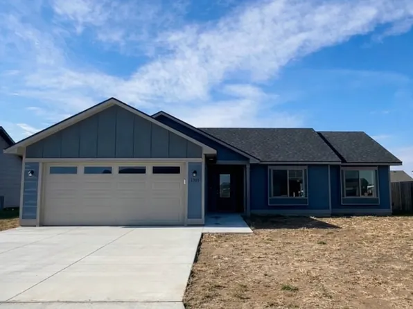 1305 Broce Bnd, Dodge City, KS 67801