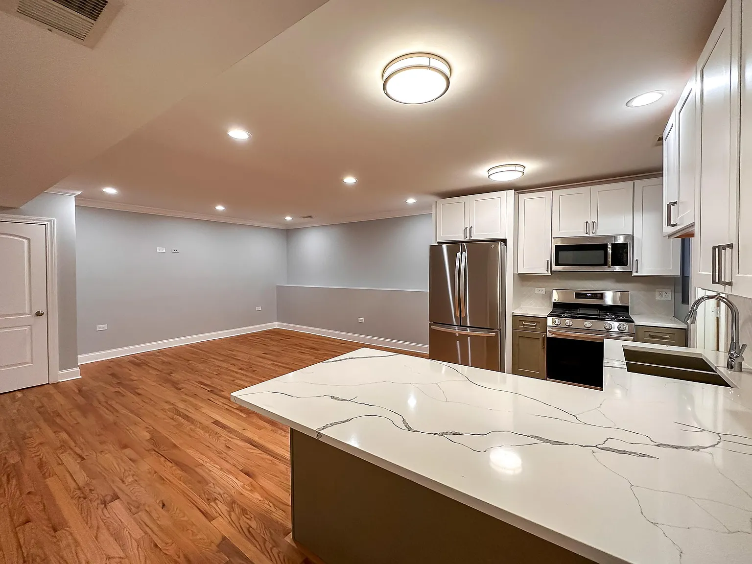 3 bed, 1.5 bath, 1283 sqft, $2,450 — Photo 3