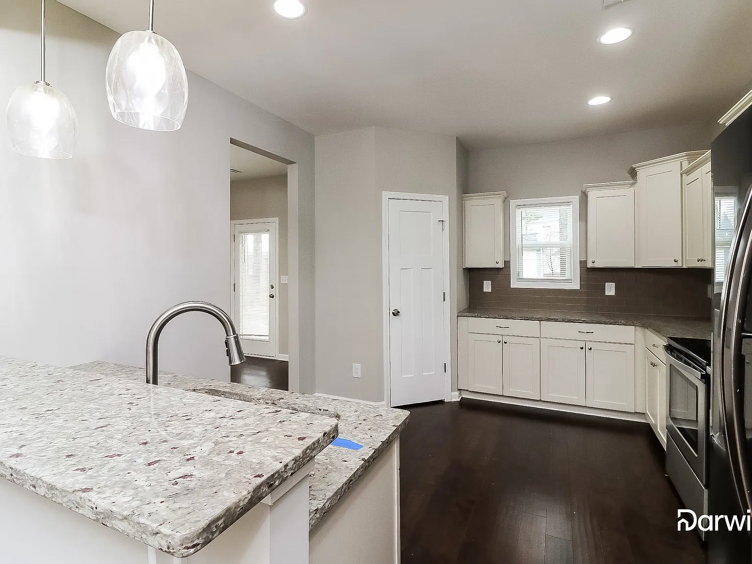 4 bed, 2.0 bath, 1926 sqft, $2,025 — Photo 4