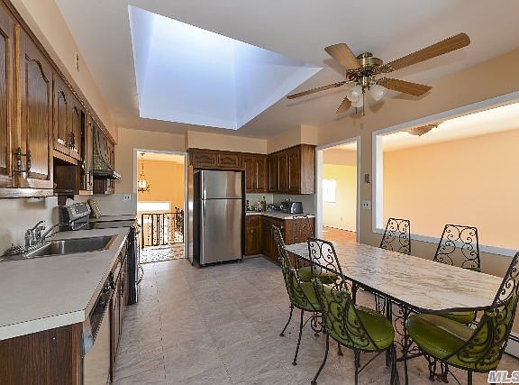 4th image of 217 Kingston Blvd