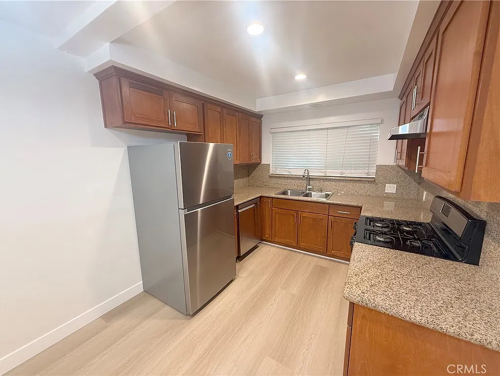 2 bed, 850 sqft, $3,195 — Photo 4