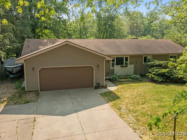 11690 Stebbins Ave, Sparta, MI 49345