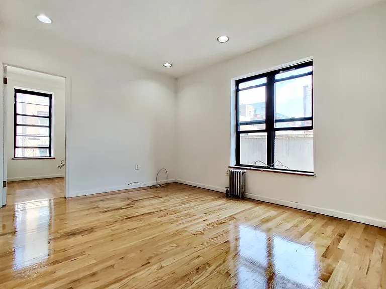 214 1st Ave #19 — Photo 2
