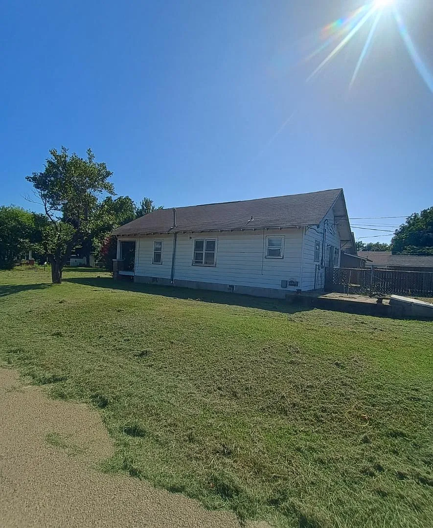 Property Photo - 846 E Maple St