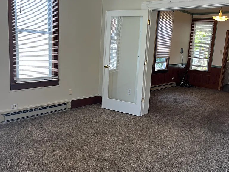 904 E Clay St — Photo 4