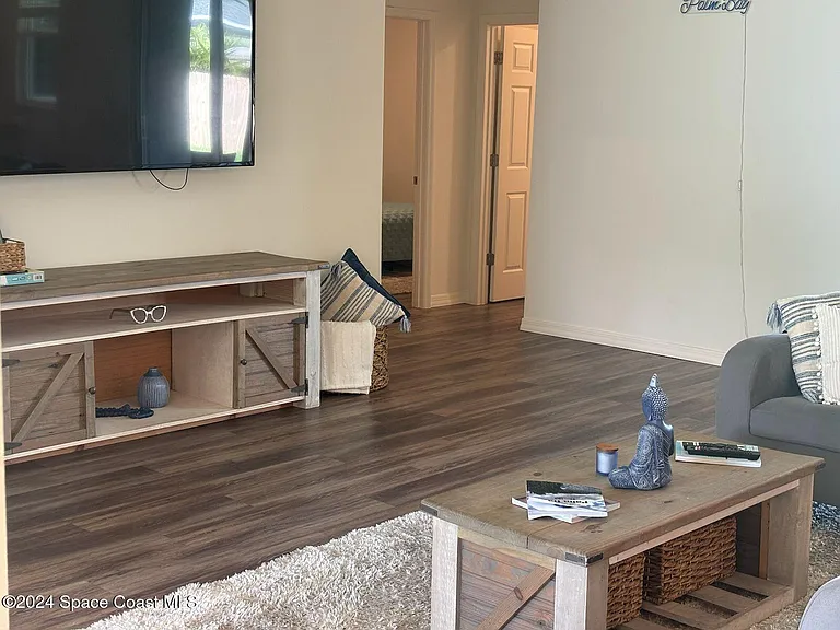647 Airoso Rd SE — Photo 3