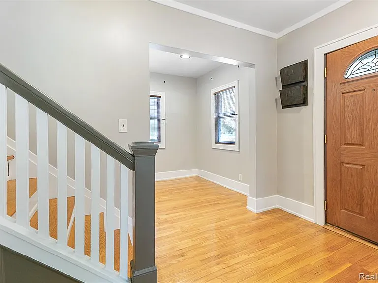 192 E Lincoln St — Photo 17