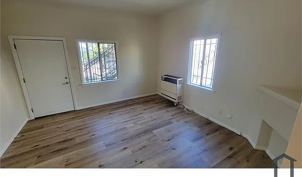 1 bed, 1045 sqft, $2,407 — Photo 2