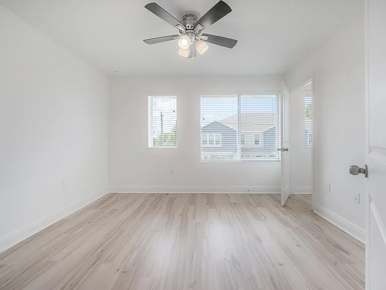 2703 W Fig St #1 — Photo 29