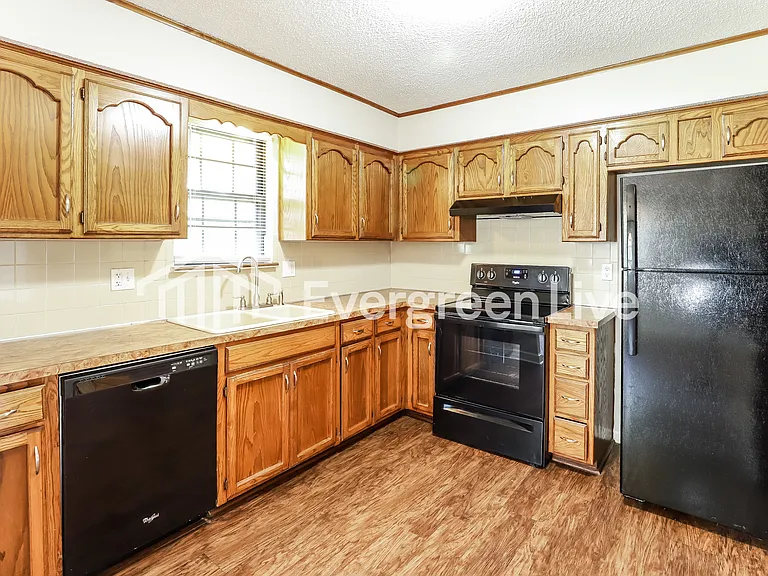 219 SE Bordner Dr — Photo 4