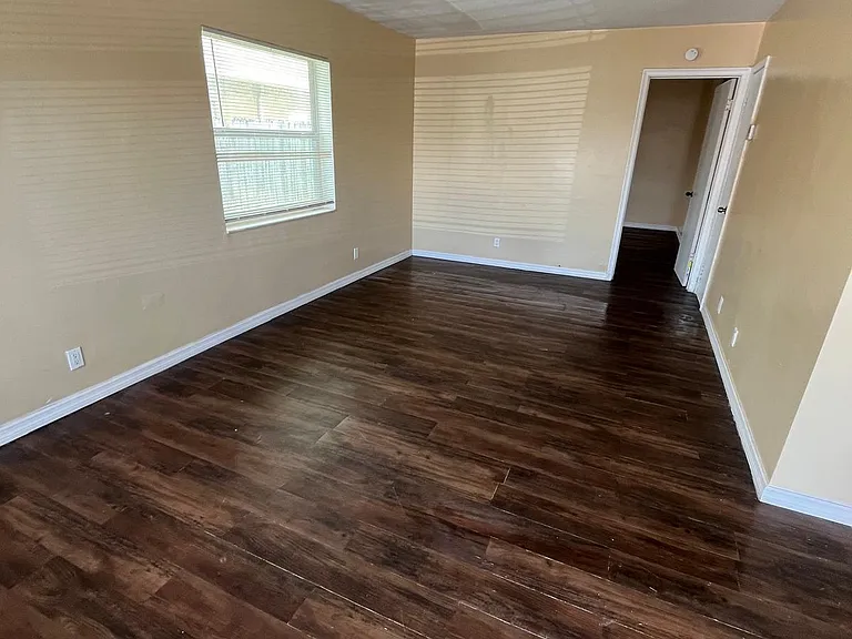 4140 NW 30th Ter — Photo 5