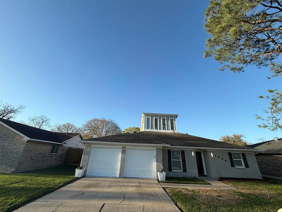 1309 Velma St