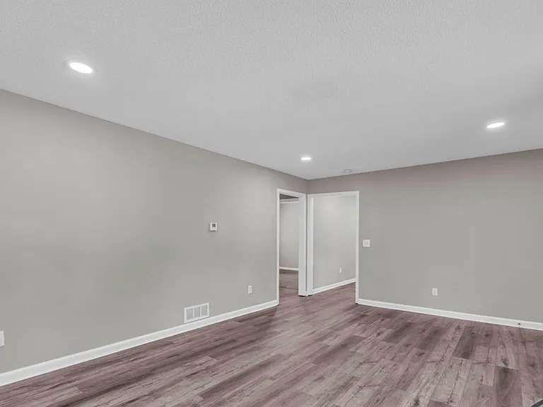 316 Davis Ave — Photo 3