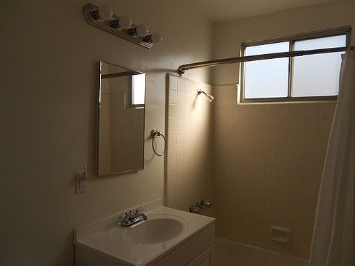 5th image of 1214 Molino Ave APT 08