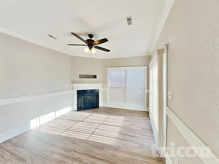 1005 Stuarts Landing Dr — Photo 2