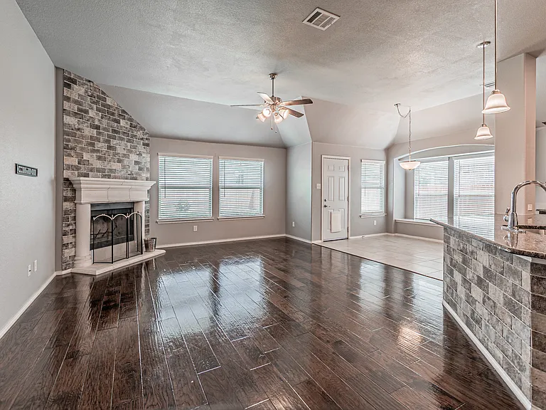 2553 Hadley St — Photo 8