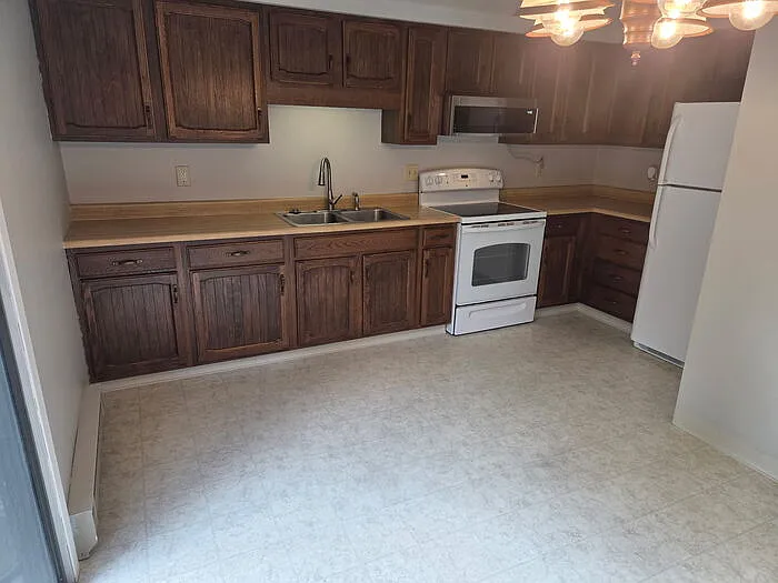 2 bed, 1.5 bath, $950 — Photo 4