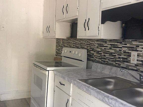 2nd image of 602 Henry St #3H