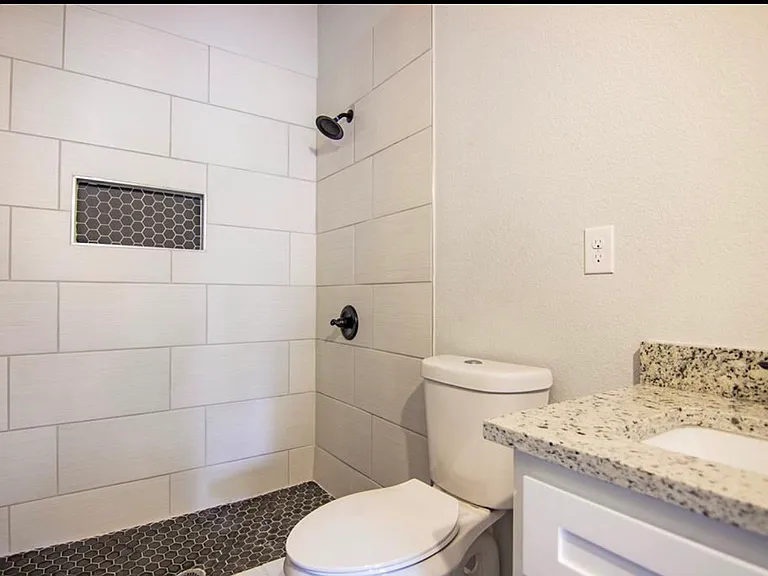 1620 E Robert St — Photo 3