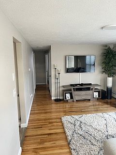 5th image of 568 Tremont St