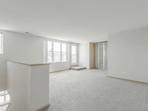 3rd image of 2650 University Ave W APT 307