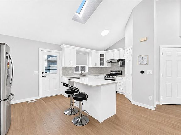 2nd image of 315 N Appleglen Pl SE