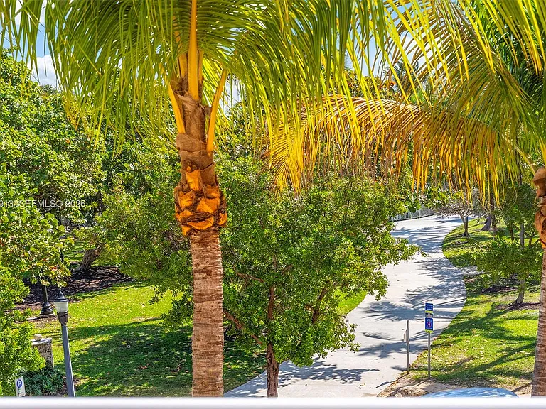 226 Ocean Dr #3C — Photo 40