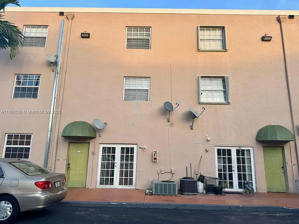 420 E 1st Ave #B204
