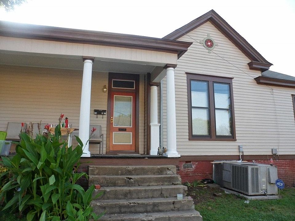 Unit 116 facing S. 17th St.