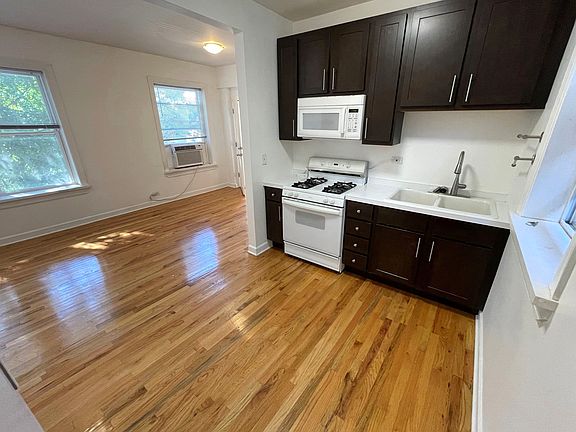 2nd image of 2360 W Dickens Ave #2E