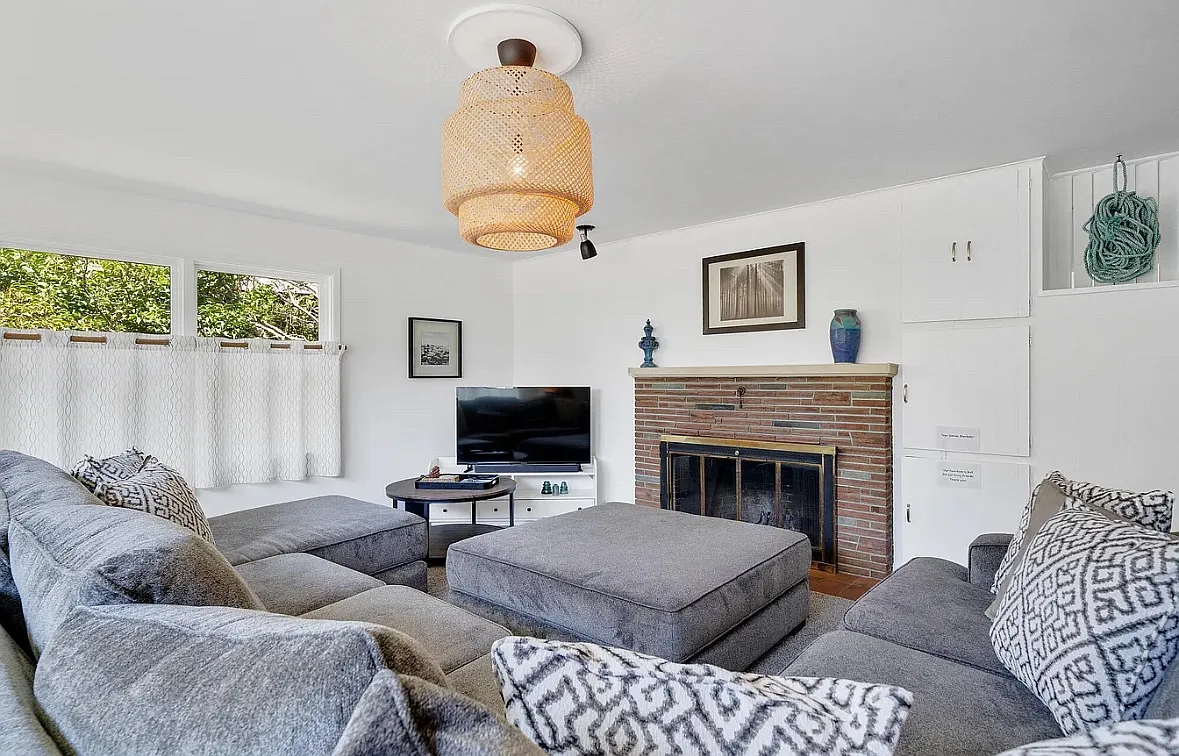 1355 Sunset Ave — Photo 3