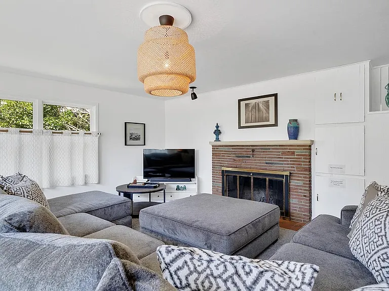 1355 Sunset Ave — Photo 3