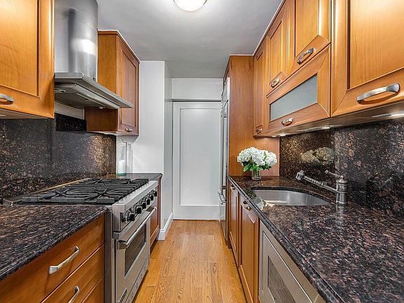 5th image of 333 E 66th St APT 6H