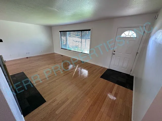 1160 NW Bella Vista Pl — Photo 2