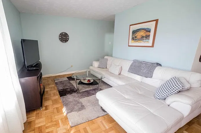 839 Roselawn Ave — Photo 7
