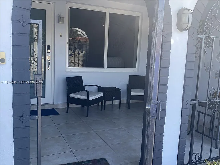3251 SW 67th Ave — Photo 3
