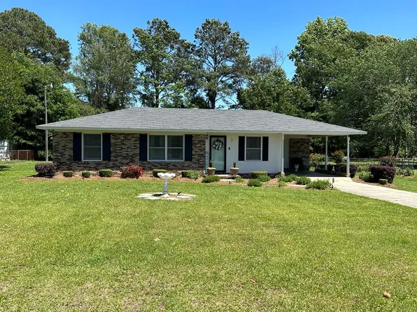 2 Beard Dr, Dalzell, SC 29040
