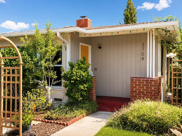 3704 Anita Ave — Photo 1